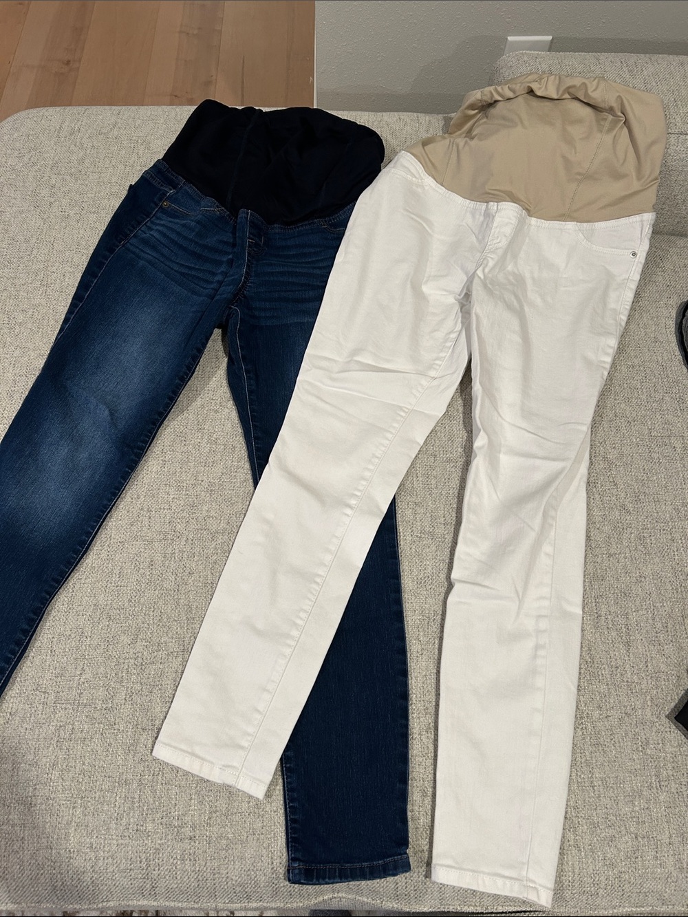 Isabel Maternity by Ingrid & Isabel White & Dark Blue Skinny Jeans